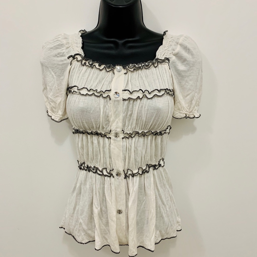White vintage top with fluffy sleeves